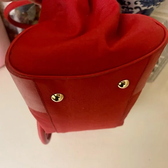 Salvatore Ferragamo Red Gancini Embossed
Shoulder Bag - Picture 5 of 13